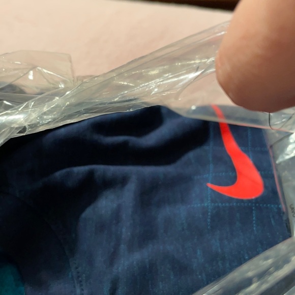 Nike Dri-FIT Training Tee - Picture 5 of 5